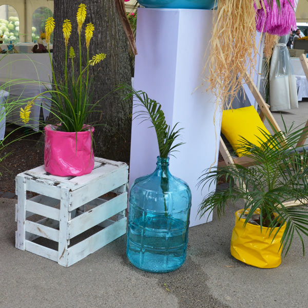 Flaschenvase/ Bodenvase groß aqua mieten Mottoparty Event Dekoration_3