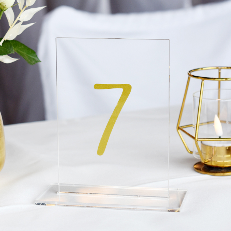 Tischnummer Acryl eckig mit goldener Schrift mieten für Hochzeit und Event_2