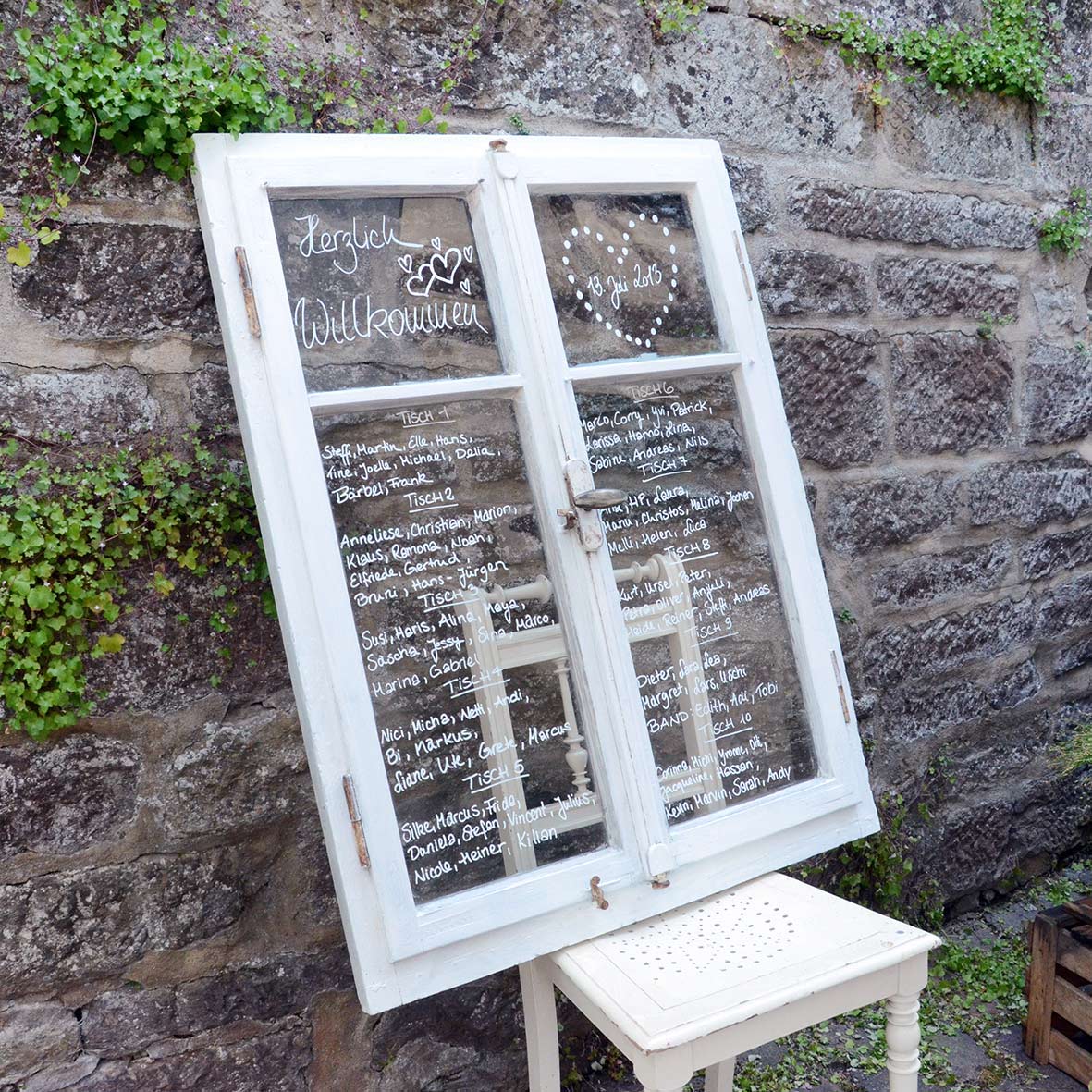 Sitzplan Fenster mit Stuhl Vintage weiss [mieten]