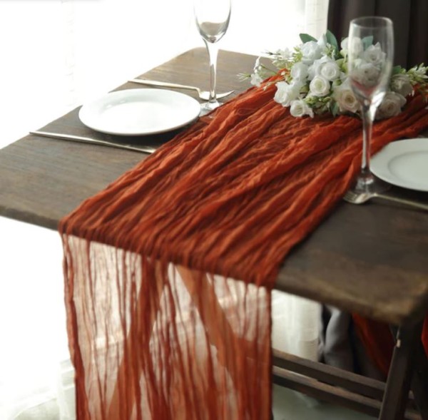 Tischläufer Musselin terracotta | rost mieten Hochzeit Feier | Verleih