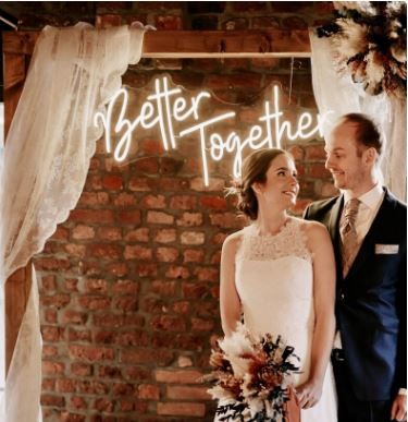 Neon Schild / LED Sign "Better together" beleuchtet in warm weiss mieten für Hochzeit, Dekoration und Event. 1