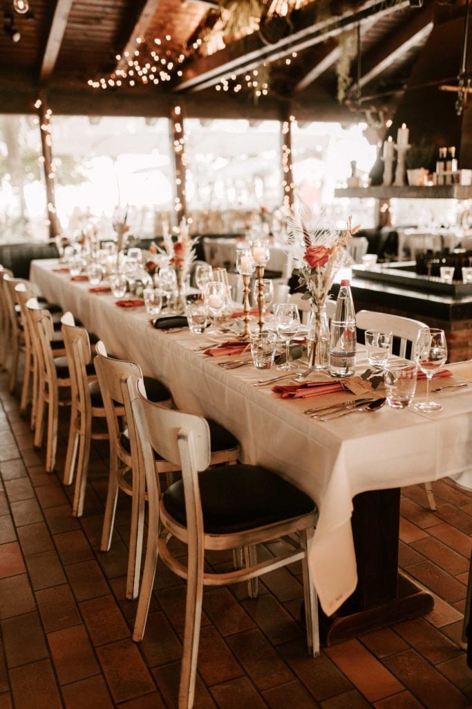 DekoandDesign_Dekoration_Hochzeit_Heuchelberger_warte_Tischdekoration_rost_terracotta_kupfer_herbst_dahlien_2