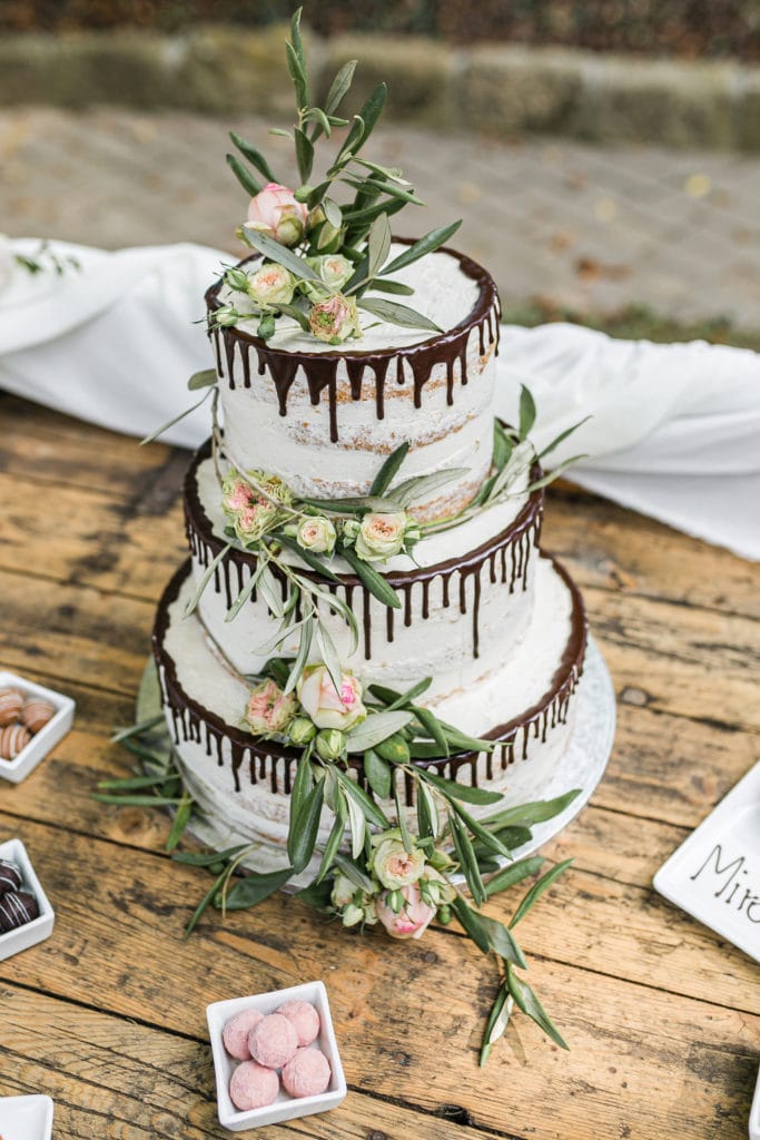 DekoandDesign_Dekoration_Hochzeit_Landgut_Steng_Hochzeitstorte_Blumen_Rosen_Olive