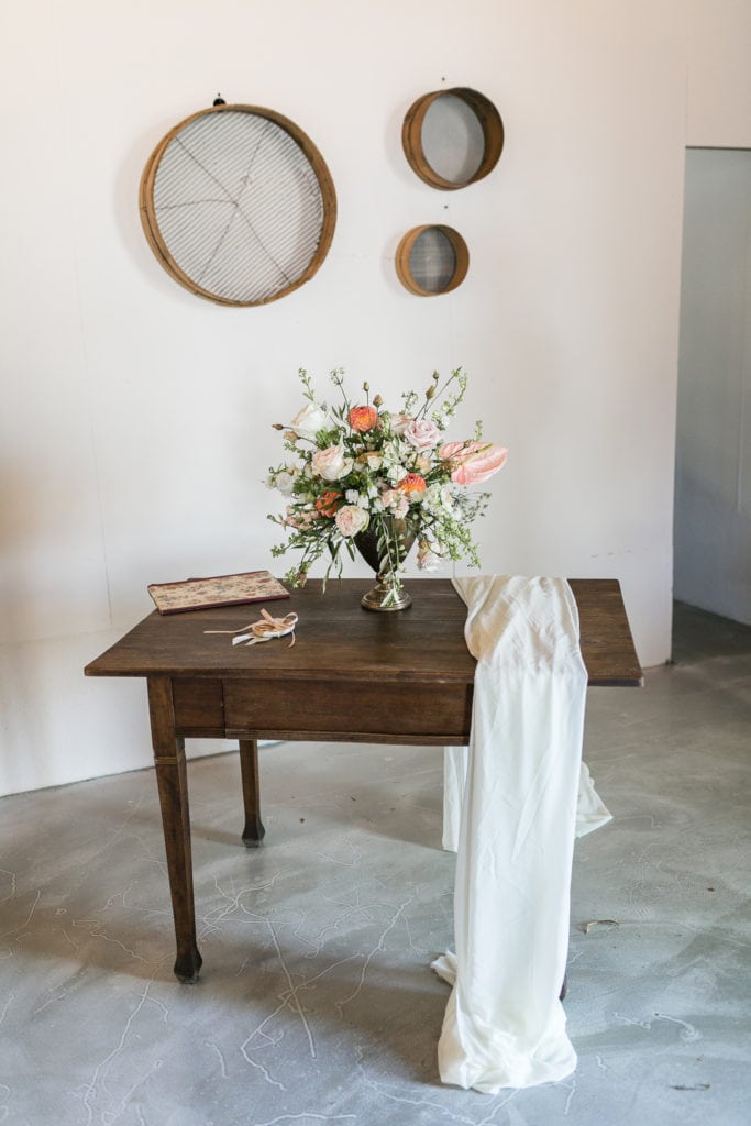 DekoandDesign_Dekoration_Hochzeit_Landgut_Steng_Traualtar_Freie_Trauung_Gesteck_modern