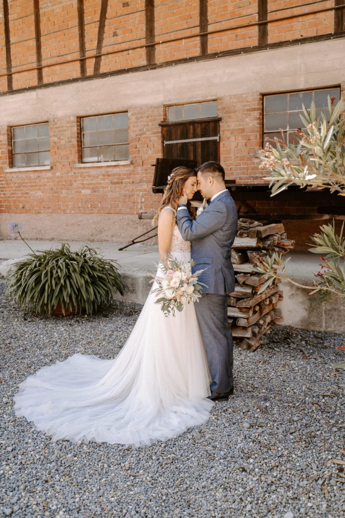 DekoandDesign_Dekoration_Hochzeit_Steinbachhof_Brautpaar_Brautstrauss_Boho_style_pampasgras_Eukalyptus_Blumen