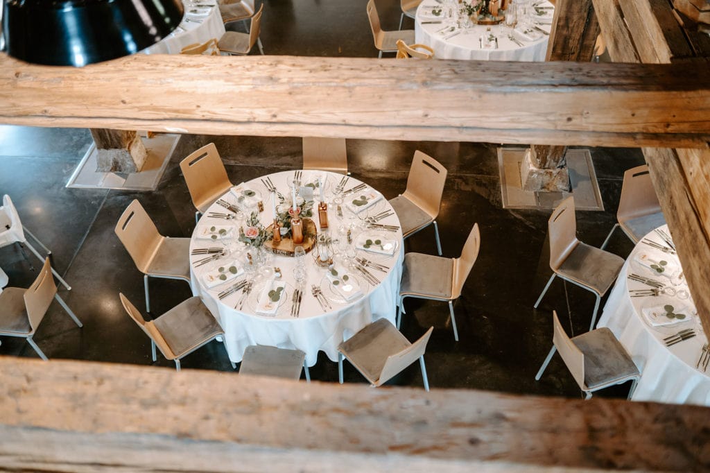 DekoandDesign_Dekoration_Hochzeit_Steinbachhof_Tischdeko_kupfer_rosegold_Blumen_blush_rose_altrosa_Trockenblumen_rustikal