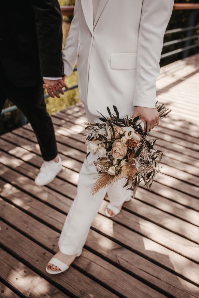 DekoandDesign_Dekoration_Hochzeit_Trappensee_Heilbronn_Brautstrauss_Boho_trockenblumen_pampasgras_Ruskus_eukalyptus_rosen_gefuellt_4