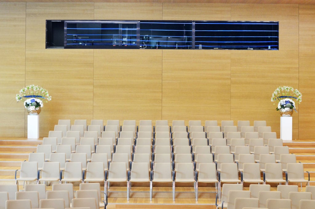 Dekoration_Firmen_Veranstaltung_Bildungscampus_Aula_Heilbronn_Buehne