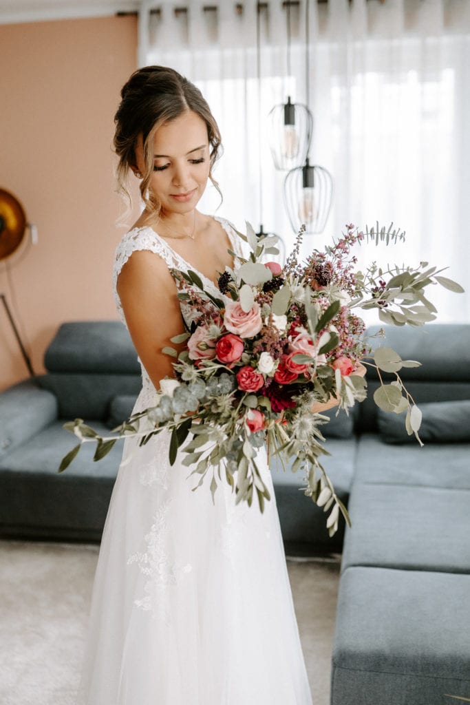 Dekoration_Hochzeit_Heilbronn_Brautstyling_Brautstrauss_Boho_Style_modern_Rosen_Distel_Eukalyptus_Olive