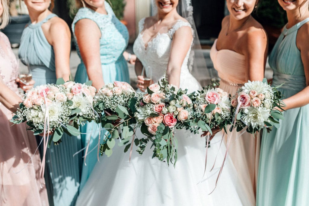 Dekoration_Hochzeit_Schloss_Assumstadt_Braut_brautjungfern_Brautstrauss_Brautjungfernstrauss_Rosa_Mint_weiss_3