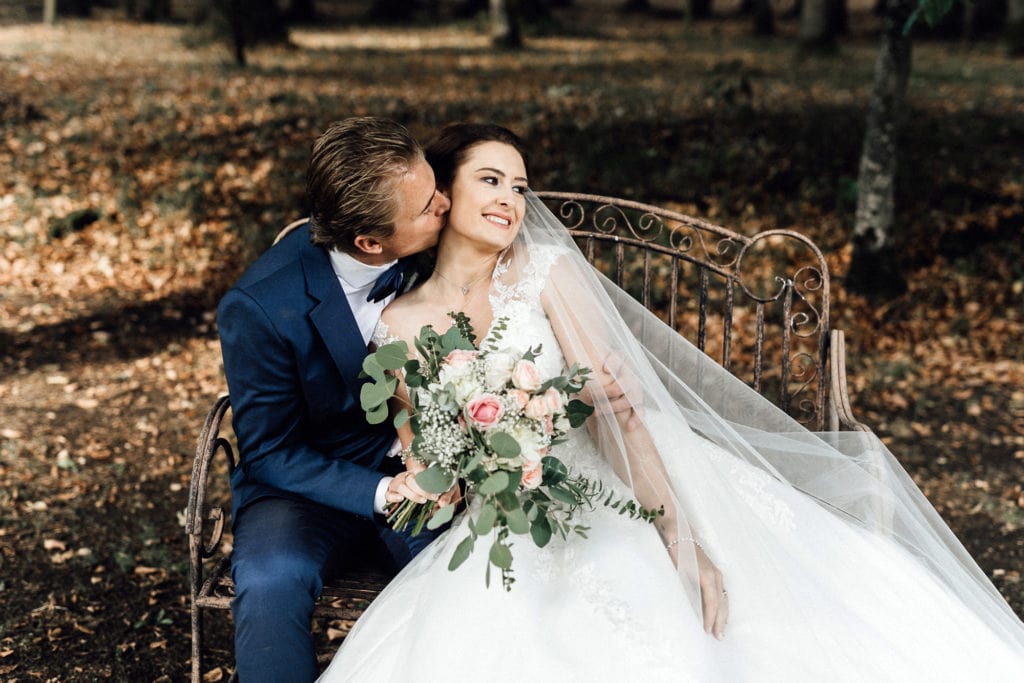 Dekoration_Hochzeit_Schloss_Assumstadt_Brautstrauss_Boho_modern_weiss-rose_altrosa_blush_Eukalyptus_Rosen_Dahlien_4