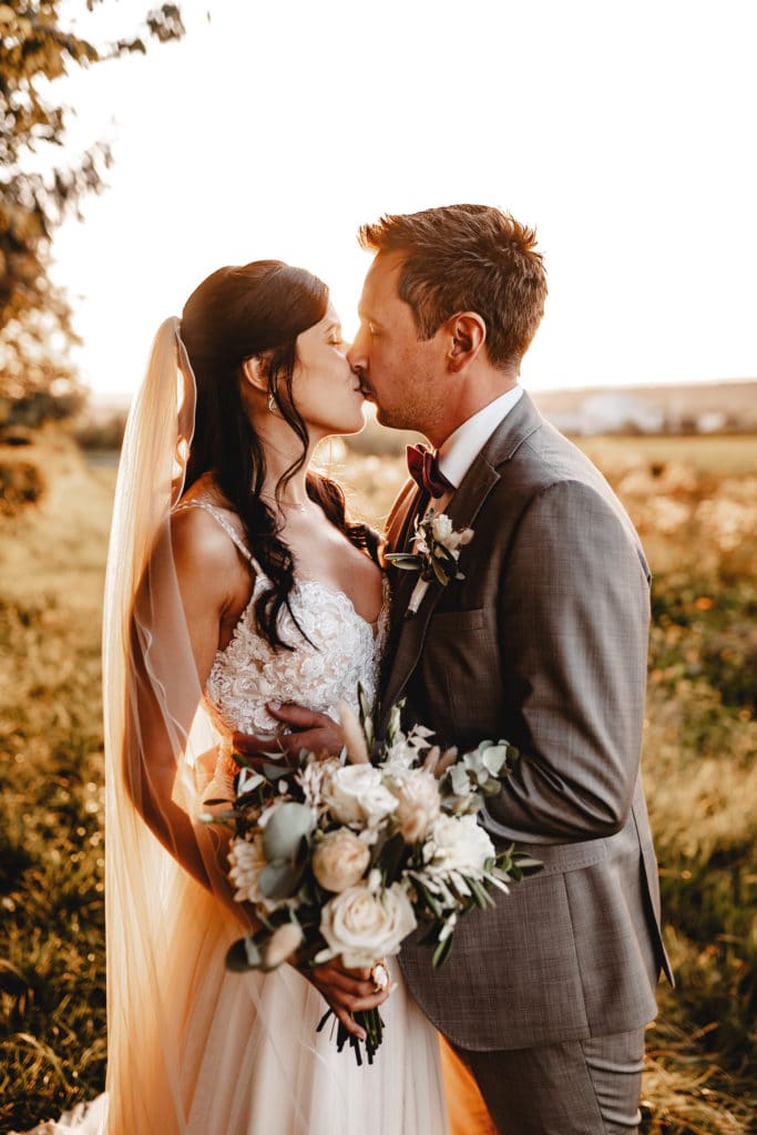 Dekoration_Hochzeit_Schloss_Liebenstein_Brautstrauss_weiss_natur_blush_rose_gruen_rosen_pampasgras_Trockenblumen_eukalyptus_2