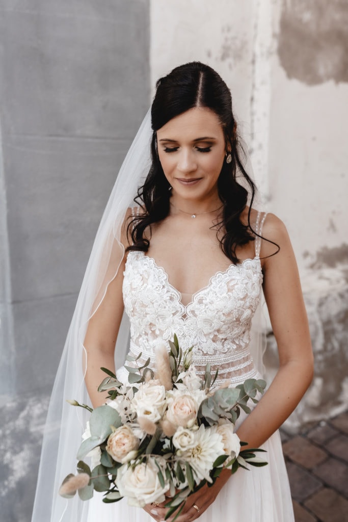 Dekoration_Hochzeit_Schloss_Liebenstein_Brautstrauss_weiss_natur_blush_rose_gruen_rosen_pampasgras_Trockenblumen_eukalyptus_Heibronn