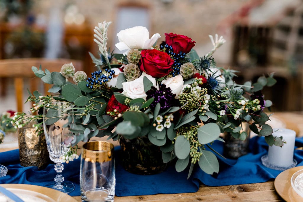 Dekoration_Hochzeit_Schloss_Liebenstein_Tischdekoration_Boho_Eukalyptus_Roseb_Disteln_Dahlien