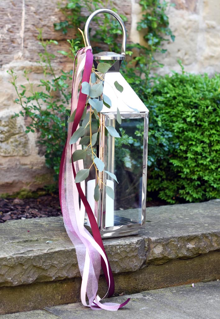 hochzeit_dekoration_burg_stettenfels_freie_trauung_dekoverleih_laterne_silber_baender_rosa-beere