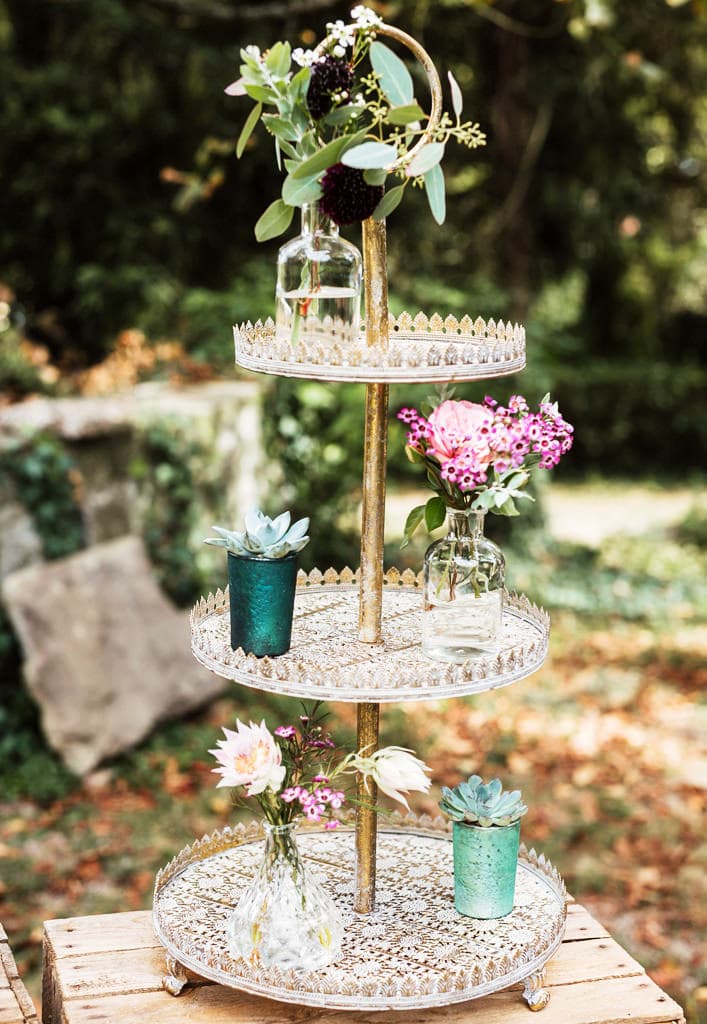 hochzeit_dekoration_schloss_heinsheim_etagere_gold_blumendeko_dekoverleih_mieten