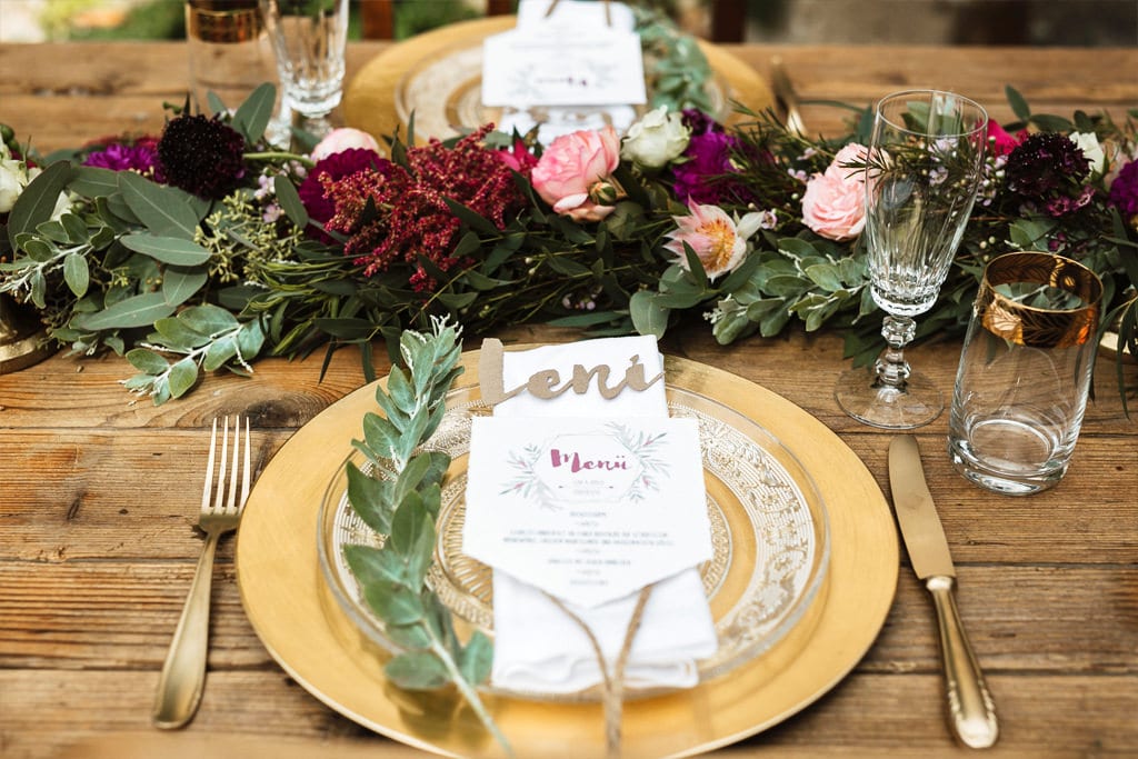 hochzeit_dekoration_schloss_heinsheim_tisch_tischdeko_platzteller_besteck_gold_mieten