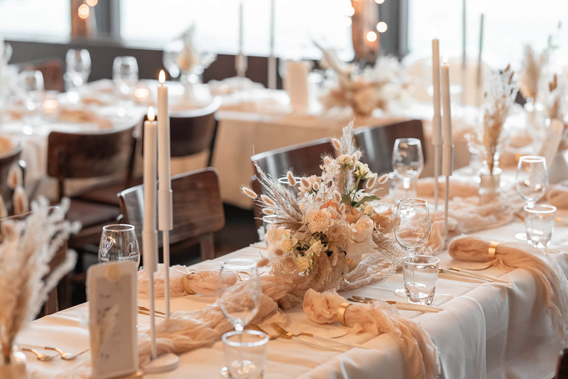 DekoandDesign_Hochzeit_Heuchelberger_Warte_Besteck_Blumengesteck__Servietten_Tischläufer_Musselin_leihen