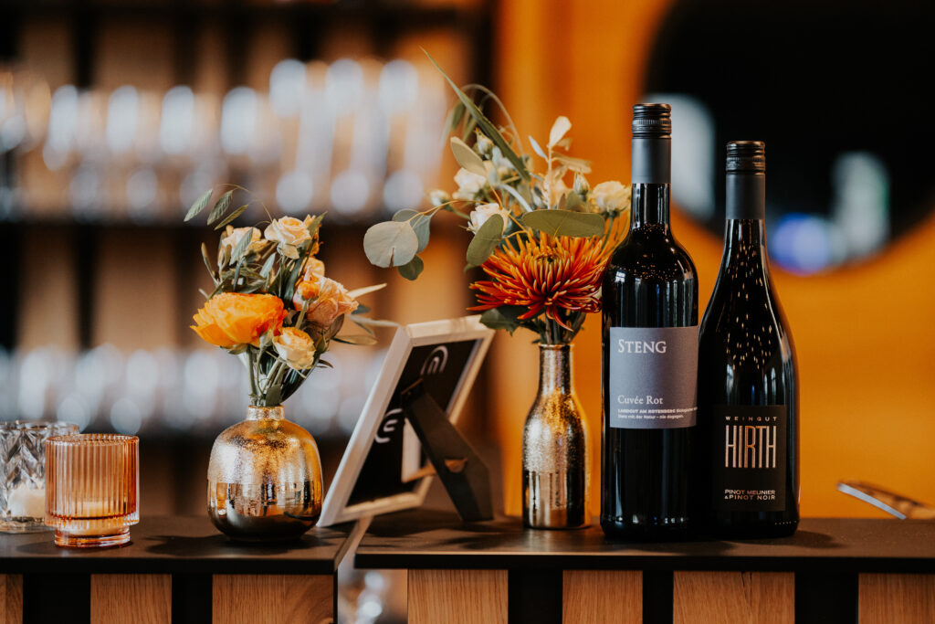 DekoandDesign_Dekoration_Hochzeit_Landgut_Steng_Blumenstrauss_Rose_Dahlie_Vasen_mieten