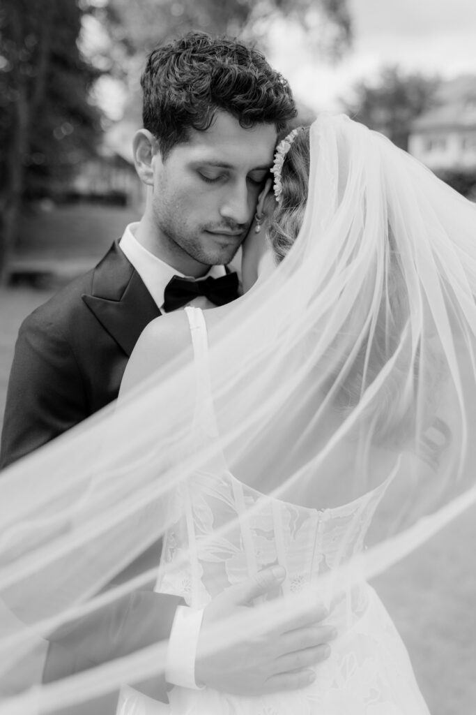 DekoandDesign_Hochzeit_Schlossgut_Lautenbach_Brautpaar_Schleier