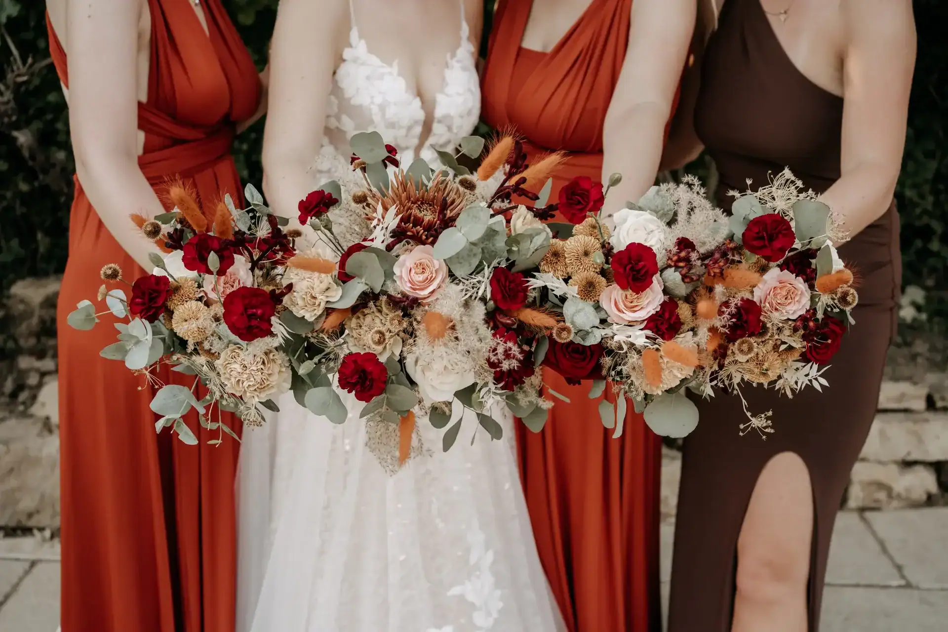 Hochzeit Brautstrauss weiss aprikot Eukalpytus Juliet Rosen